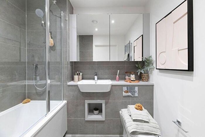 1 Bedroom Flat For Sale In South Oxhey Central, Watford, WD19