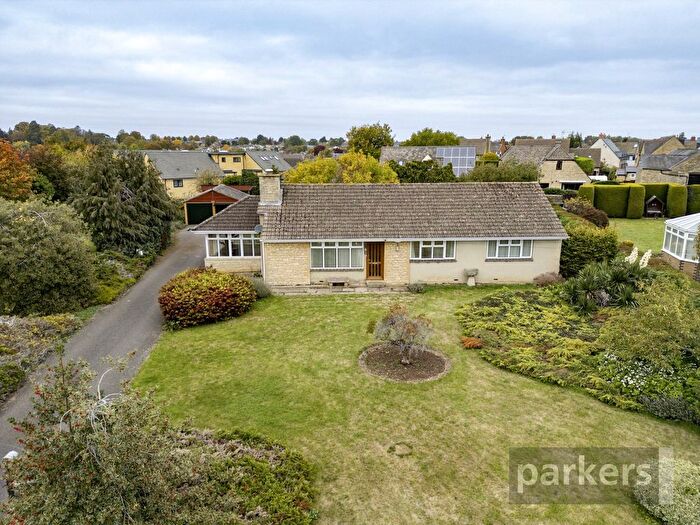 3 Bedroom Bungalow For Sale In Saxon Way, Witney, Oxfordshire, OX28