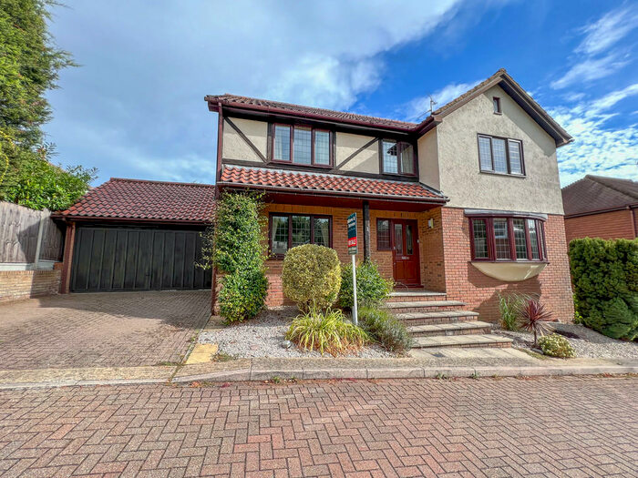 4 Bedroom Detached House To Rent In Tyrells, Hockley, SS5