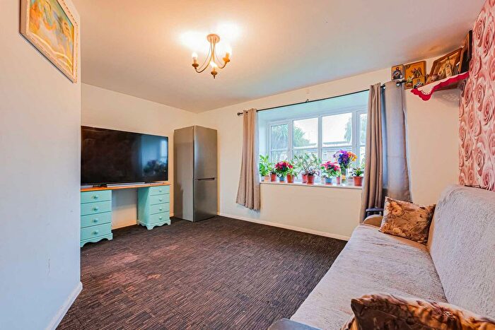 2 Bedroom Flat For Sale In Kent View Road, Basildon, SS16