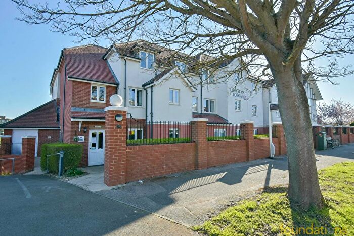 1 Bedroom Flat For Sale In Cooden Drive, Bexhill-On-Sea, TN39