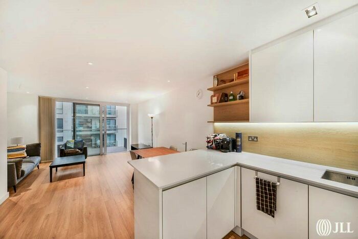 1 Bedroom Flat To Rent In Devan Grove, London, N4