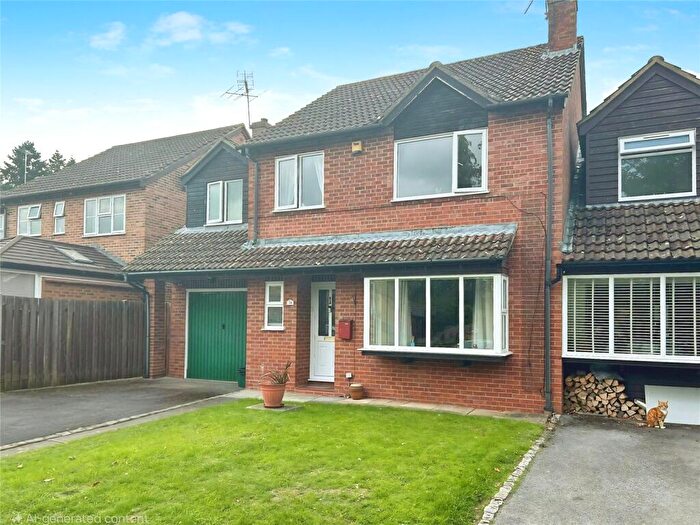 4 Bedroom Link Detached House For Sale In Tarragon Way, Burghfield Common, Reading, Berkshire, RG7