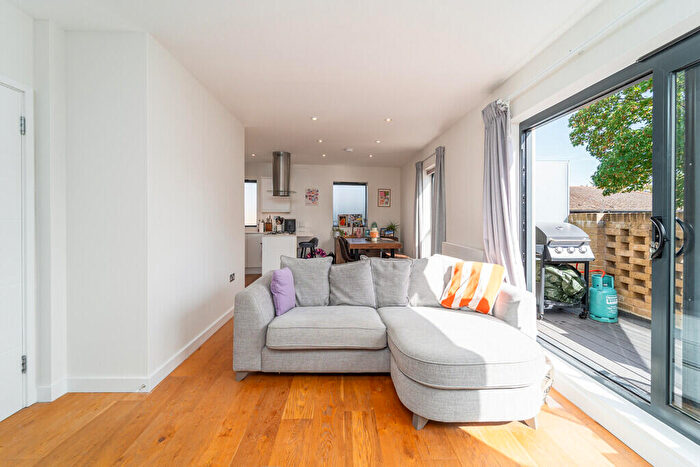 2 Bedroom Apartment To Rent In Beau Apartments, Church Path, Crouch End, N8
