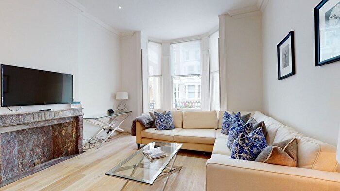 3 Bedroom Flat To Rent In Lexham Gardens, Kensington, W8