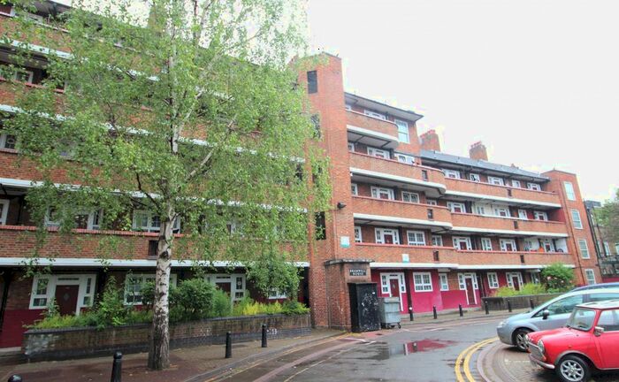 3 Bedroom Flat To Rent In Bramwell House, Harper Road, London, SE1