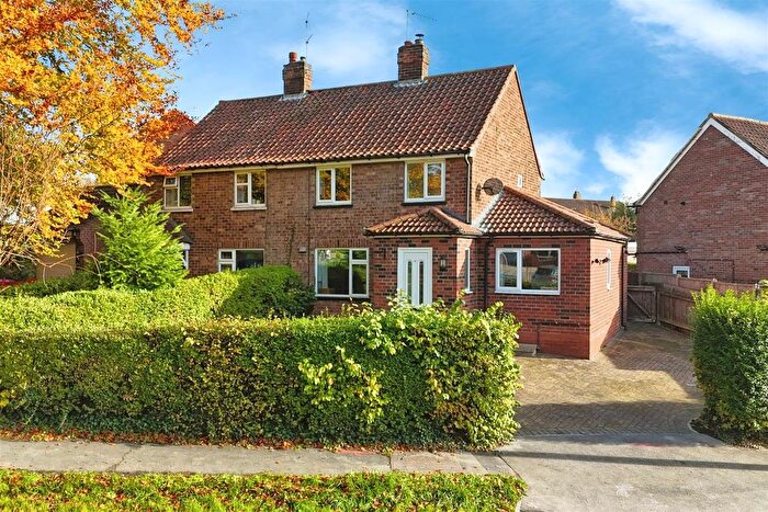 3 Bedroom Semi-Detached House For Sale In Plantation Drive, North Ferriby, HU14