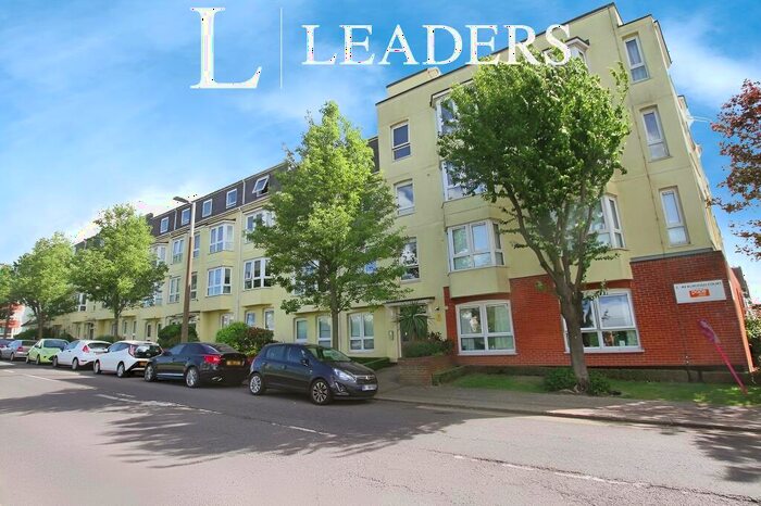 2 Bedroom Flat To Rent In Station Road, Westcliff-on-Sea, SS0