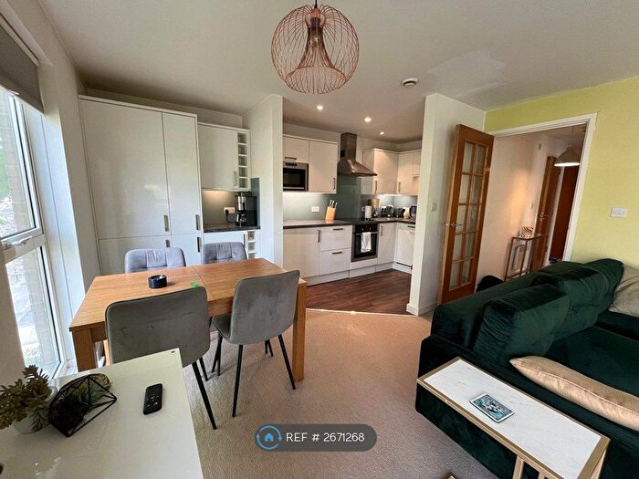 2 Bedroom Flat To Rent In Caledonian Court, London, SE22
