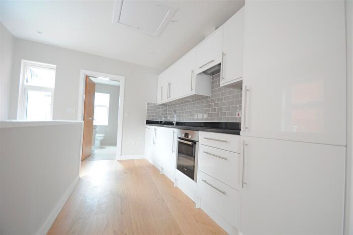 1 Bedroom Flat To Rent In Chapel Street, Guildford, Surrey, GU1