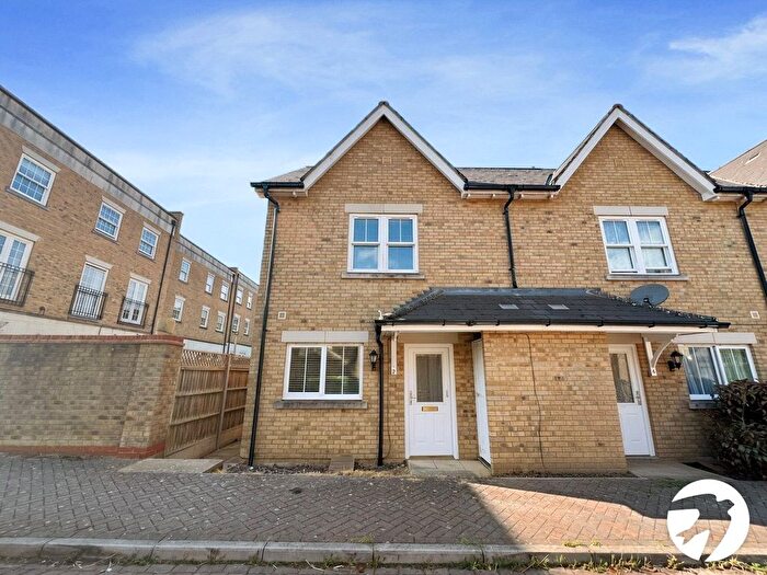 2 Bedroom End Terrace House For Sale In Parsley Way, Maidstone, Kent, ME16