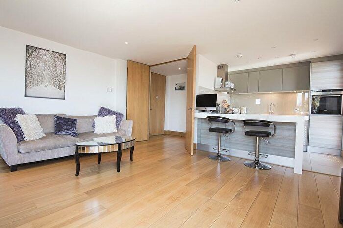 2 Bedroom Apartment To Rent In Parkview, Hersham, KT12