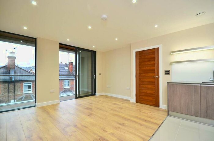 2 Bedroom Flat To Rent In Leapale Lane, Guildford, GU1