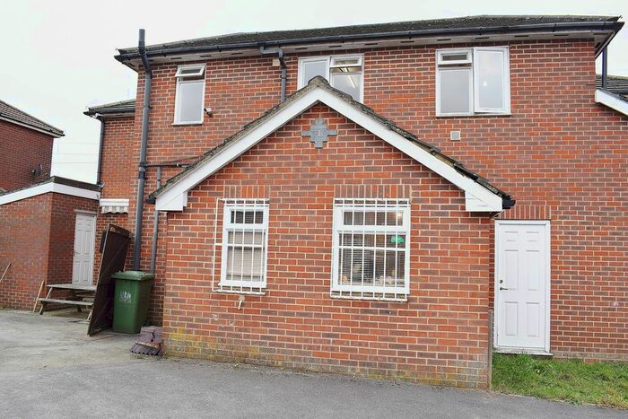 2 Bedroom Flat To Rent In Brook Road, Southampton, SO18