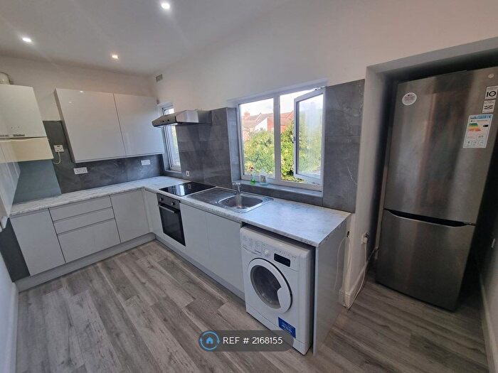 5 Bedroom Flat To Rent In Cricklewood, London, NW2