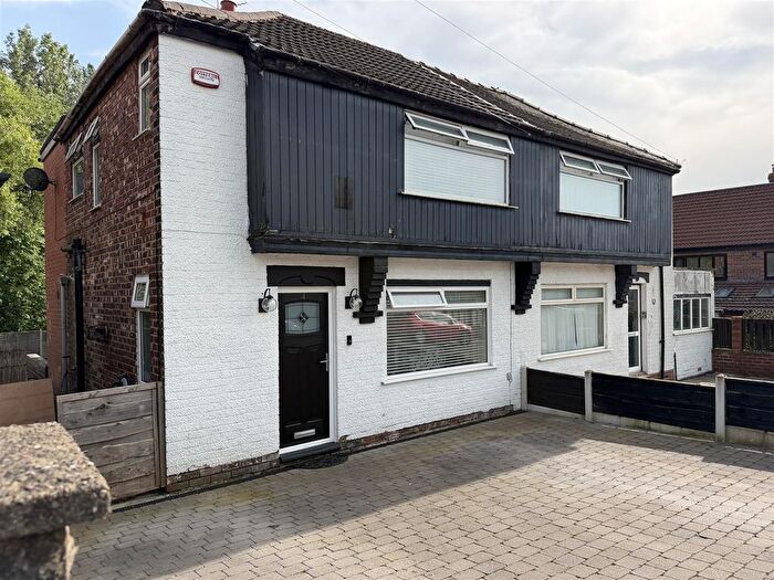 3 Bedroom Semi-Detached House For Sale In Hawkstone Avenue, Droylsden, Manchester, M43
