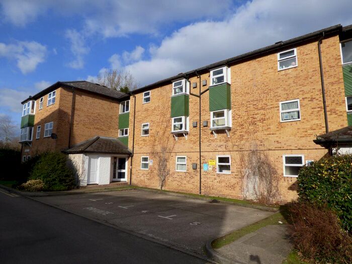 2 Bedroom Flat To Rent In Emmview Close, Wokingham, RG41