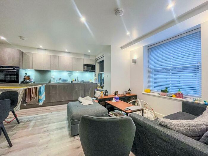 1 Bedroom Flat To Rent In Fortess Road, Kentish Town, NW5