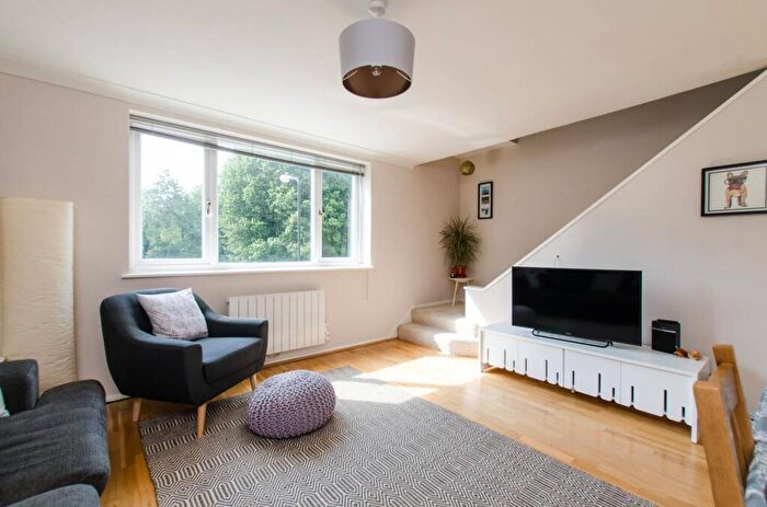 2 Bedroom Maisonette To Rent In Heathwood Court, Hyde Farm Estate, London, SW12