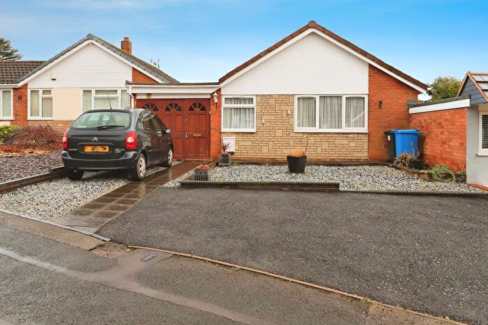 2 Bedroom Bungalow For Sale In Uplands Drive, Wombourne, Wolverhampton, Staffordshire, WV5