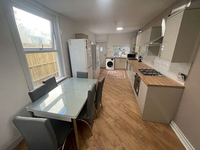 5 Bedroom Property To Rent In Malefant Street, Cathays, Cardiff, CF24