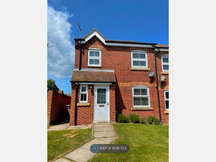 3 Bedroom Semi-Detached House To Rent In Swallow Close, Hornsea, HU18