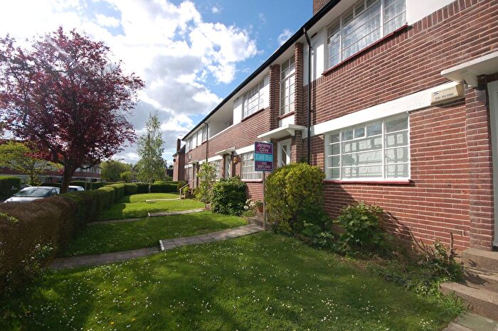 2 Bedroom Flat To Rent In Ossulton Way, Neale Close, London, N2