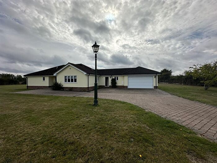 3 Bedroom Detached Bungalow To Rent In Scotts Hall Road, Canewdon, Rochford, SS4