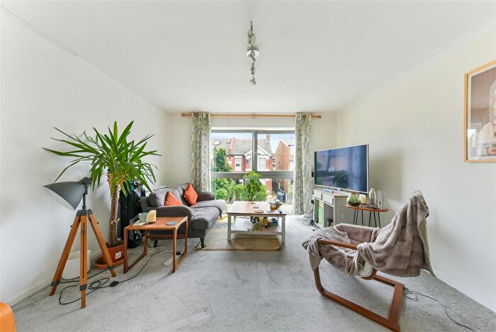 2 Bedroom Flat To Rent In Pelham Road, London, SW19