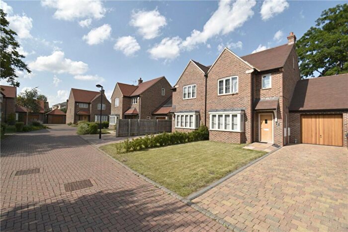 4 Bedroom Semi-Detached House To Rent In Middleton Close, Cambridge, CB4