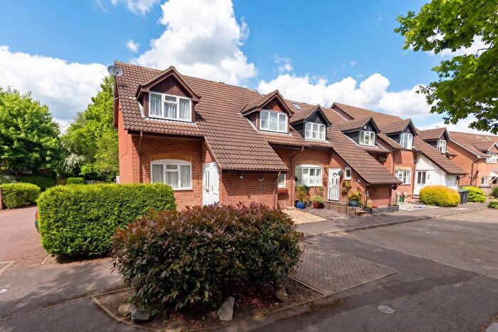 2 Bedroom End Of Terrace House To Rent In Addlestone, Surrey, KT15
