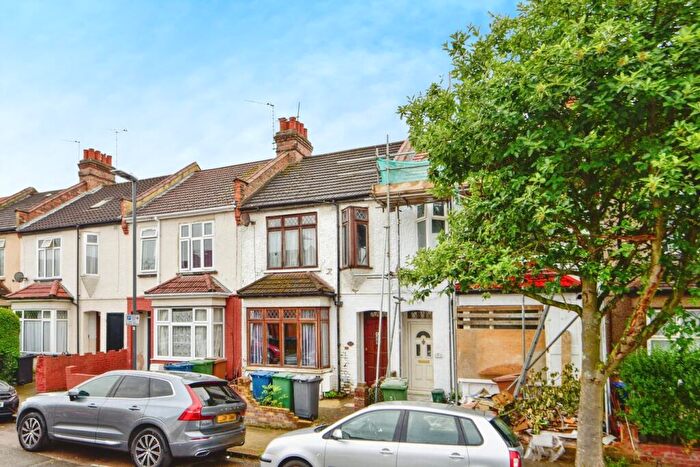 3 Bedroom Terraced House For Sale In Rosslyn Crescent, Harrow, HA1