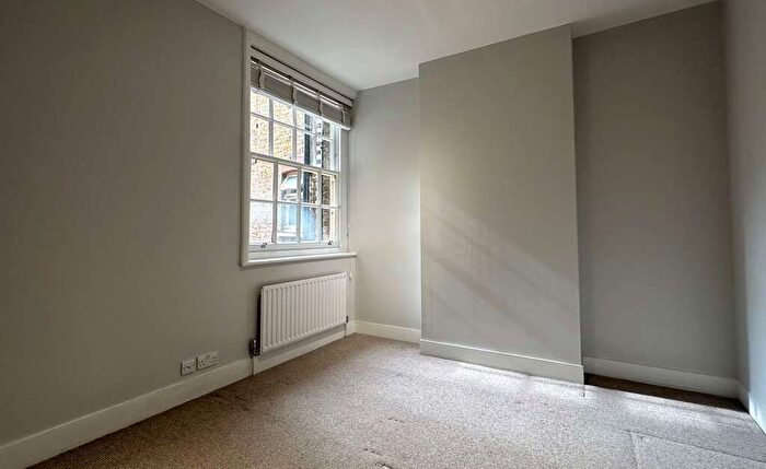 1 Bedroom Flat To Rent In Burton Grove, Walworth Village, London, SE17