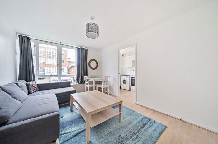 1 Bedroom Flat For Sale In Felixstowe Court, Galleons Lock, E16