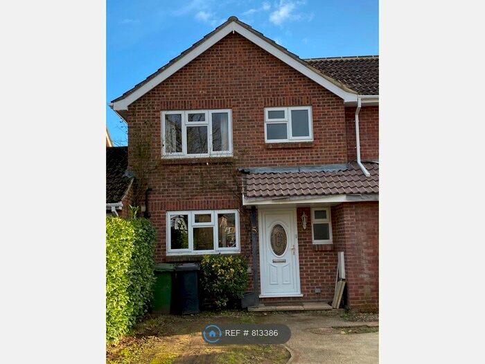 3 Bedroom Semi-Detached House To Rent In Bluebell Road, Lindford, Bordon GU35