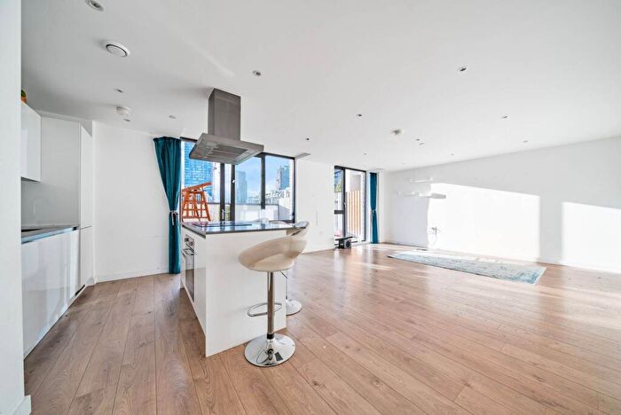 3 Bedroom Flat To Rent In Stratford, Stratford, London, E15