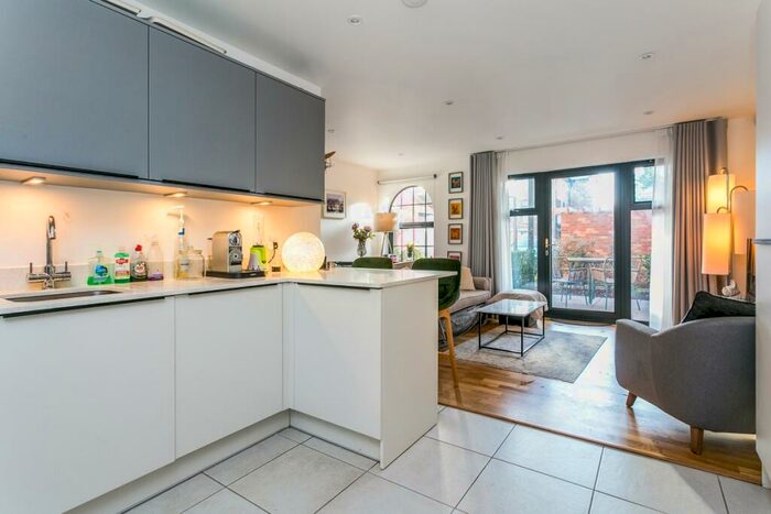 2 Bedroom Apartment To Rent In Station Approach Marlow, SL7