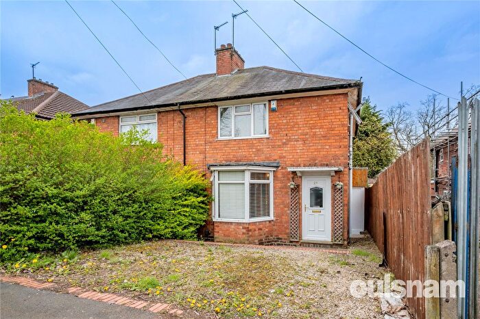 3 Bedroom Semi Detached House For Sale In Lyndworth Road, Stirchley, Birmingham, West Midlands, B30