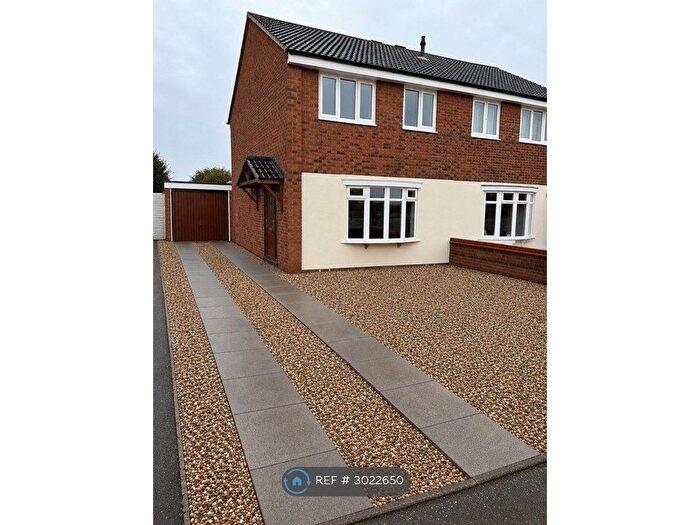 3 Bedroom Semi-Detached House To Rent In Foxglove, Tamworth, B77