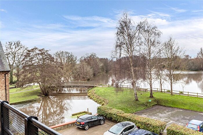 2 Bedroom Flat For Sale In Addlestone, Surrey, KT15