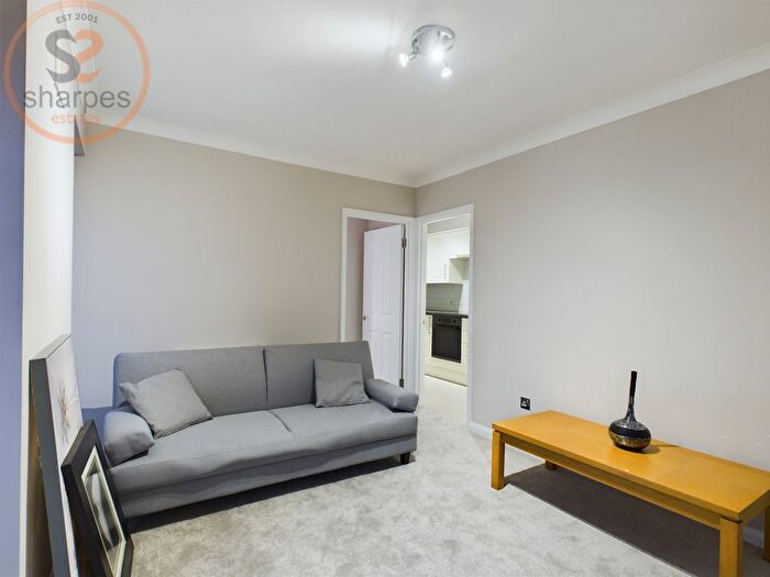 1 Bedroom Flat To Rent In Grant Court, Spencer Hill, London, SW19