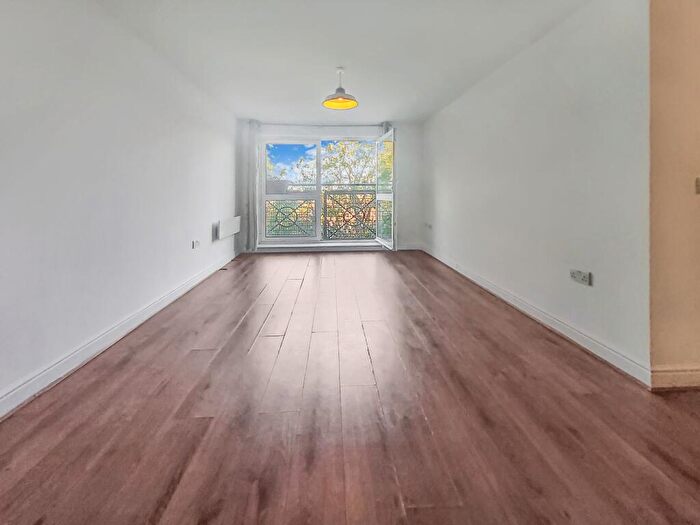 1 Bedroom Flat For Sale In Cline Road, London, N11