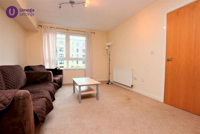 2 Bedroom Flat To Rent In Colonsay Close, Granton, Edinburgh, EH5