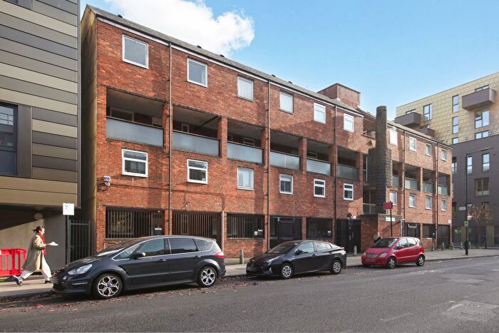 3 Bedroom Maisonette To Rent In Pitfield Street, London, N1