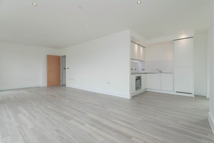 3 Bedroom Flat To Rent In Thames Road, London, E16