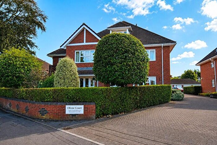 2 Bedroom Flat For Sale In Station Road, New Milton, Hampshire., BH25