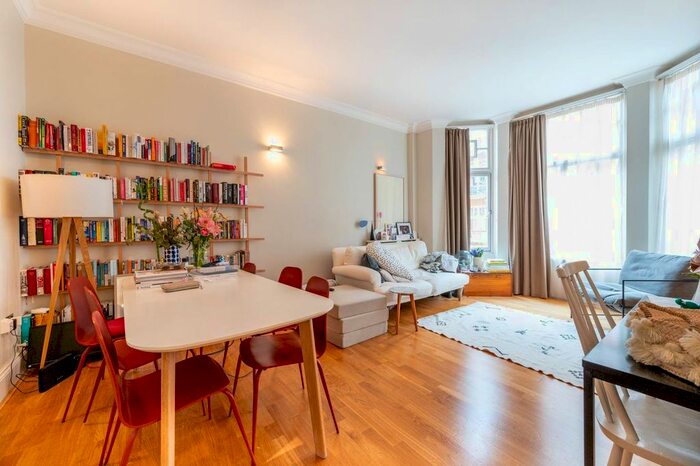 2 Bedroom Flat To Rent In Montagu Mansions, Marylebone, London, W1U