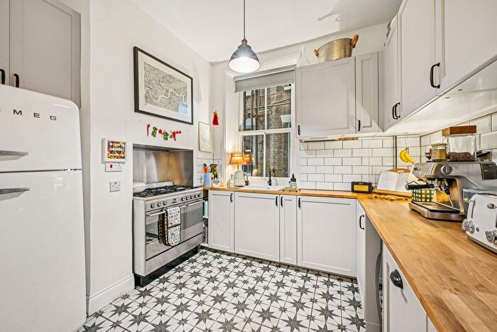 2 Bedroom Flat For Sale In Drive Mansions, Fulham Road, SW6