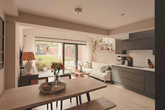 2 Bedroom Flat For Sale In Copleston Road, Peckham Rye, London, SE15