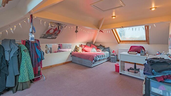 1 Bedroom Semi Detached House To Rent In Drummond Avenue, Headingley, Leeds, Leeds, LS16